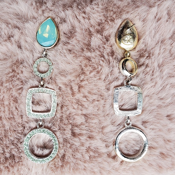 ♻️DONATED ♻️ 💄TAKE IT SALE💋🥂MMCrystal  tear drop earrings - Picture 3 of 4